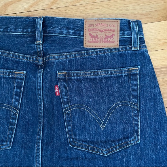 Levi’s mini skirt size 28 - Picture 3 of 3